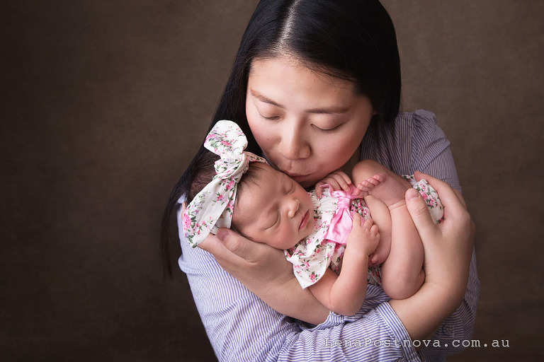 Sydney newborn photos - newborn baby girl with mother