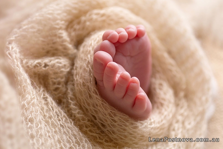 baby feet macro 