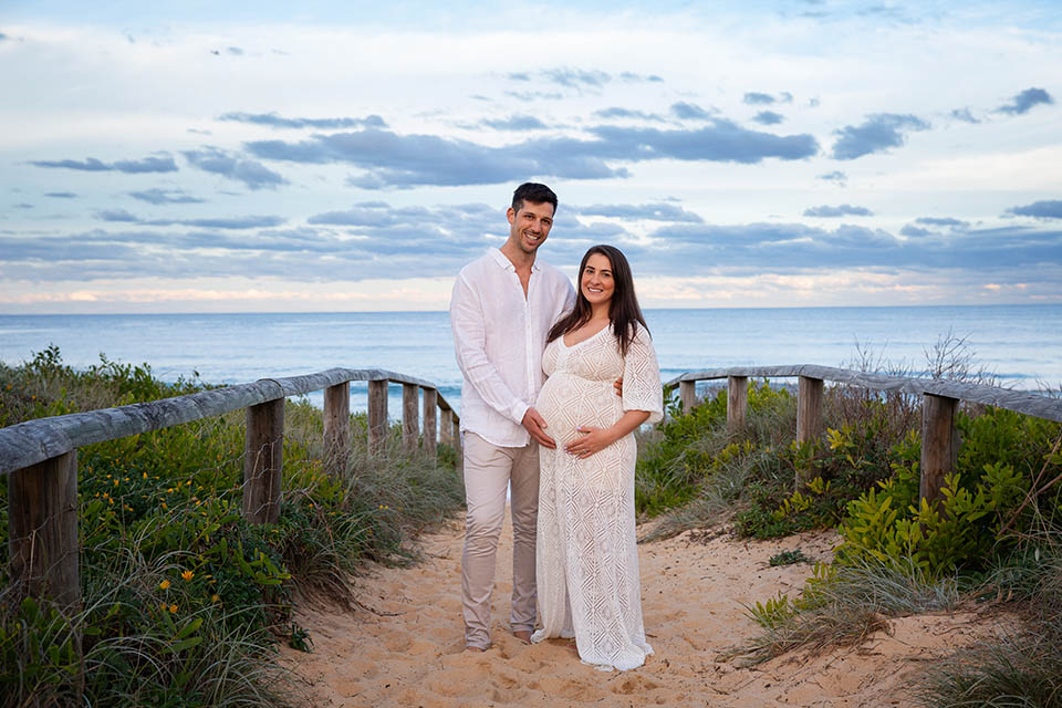 Maternity photography session at the Sydney's beach