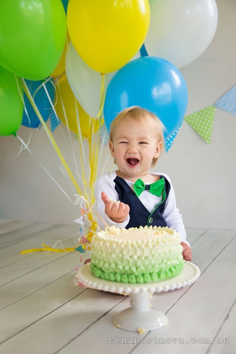 photo shoot - First birthday - baby's having fun