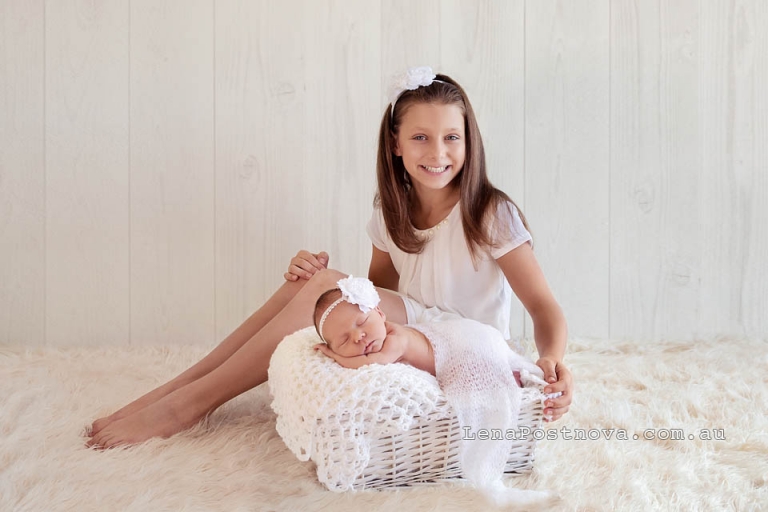 Family Photo Sydney-  newborn baby girl with her big sister