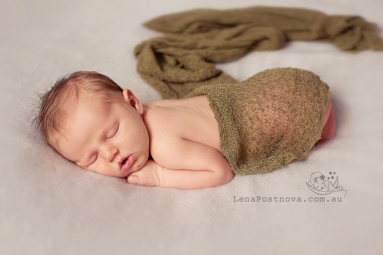 Newborn_Photography_Sydney_Newborn_Photographer_Lena_Postnova_Baby_10_Days_old_ newborn baby girl sleeping on the wool blanket - kids photography Sydney