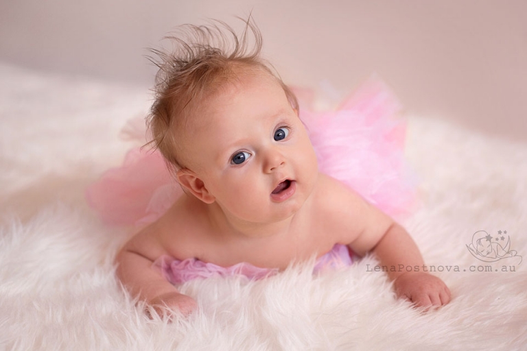 kids photography Sydney Newborn_Photography_Sydney_Newborn_Photographer_Lena_Postnova_3 months old baby girl in pink tutu skirt