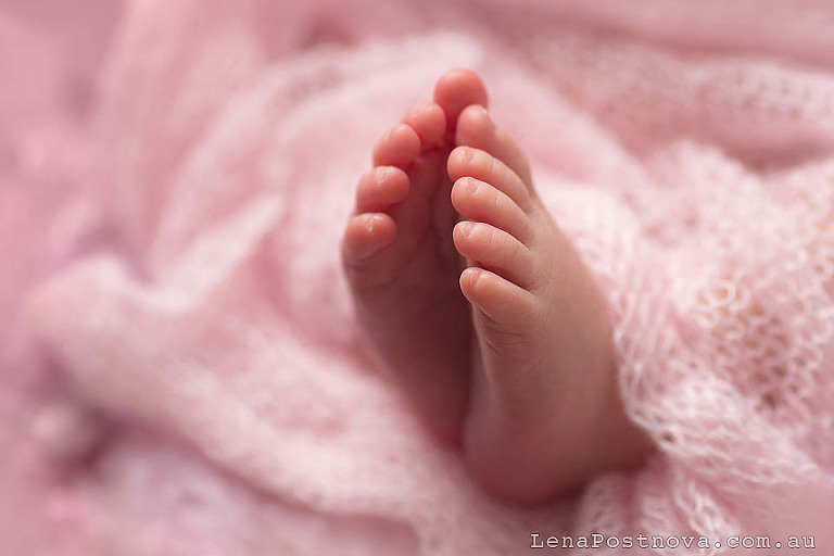 baby's feet 